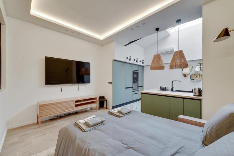 166 Roza - Superb In Paris.