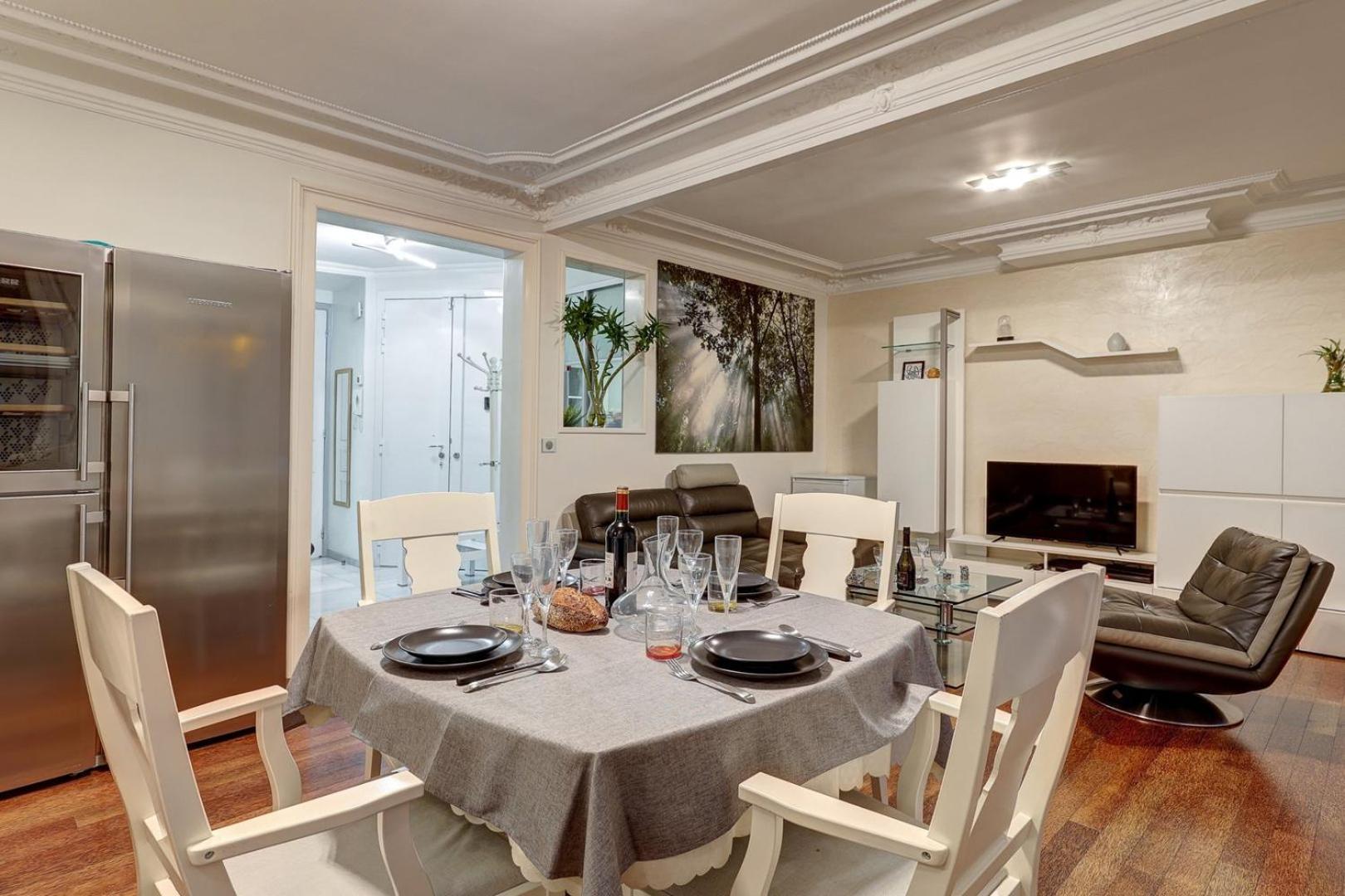 673 Richard - Superb In Apartment *