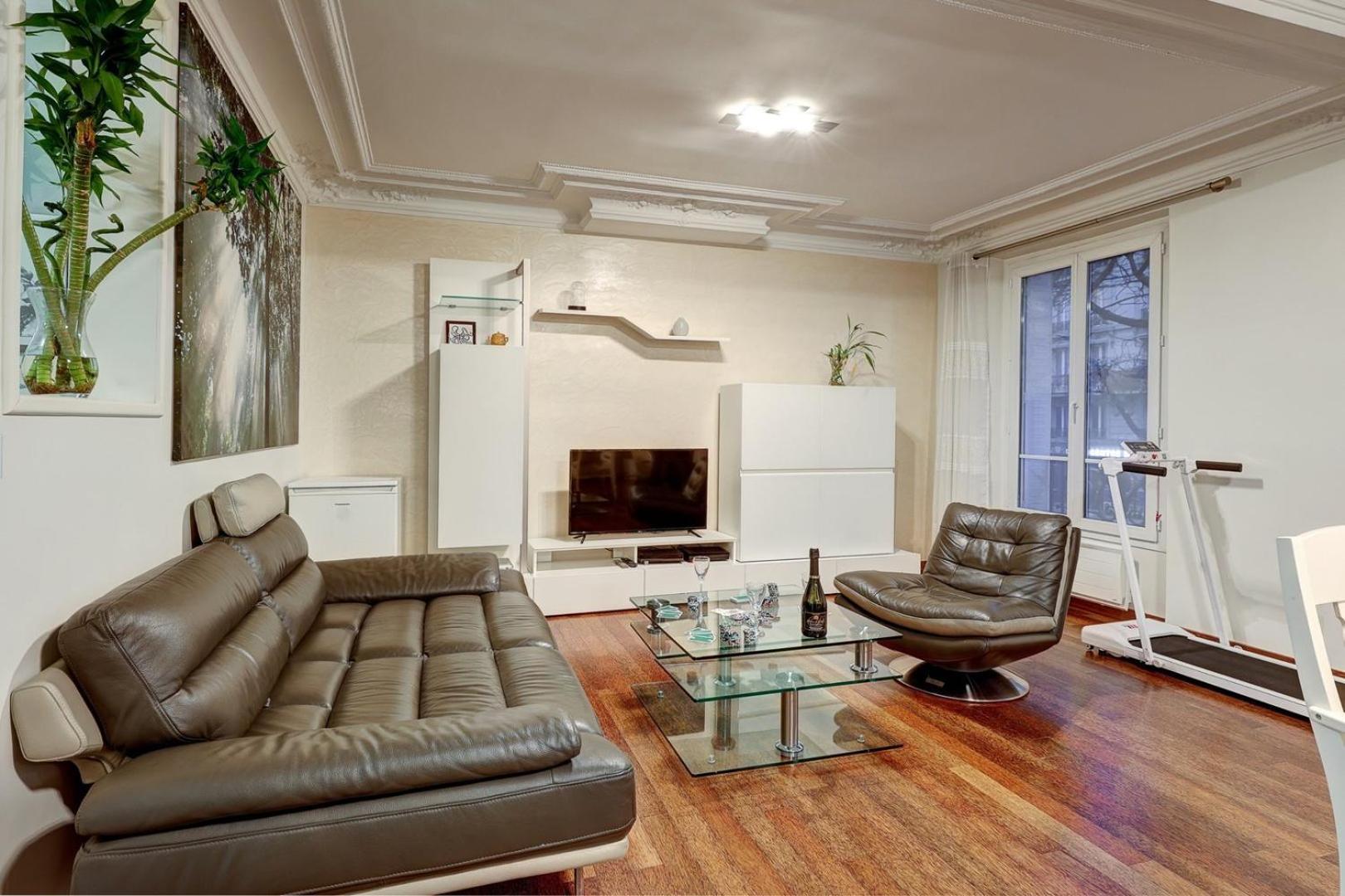 673 Richard - Superb In * Paris