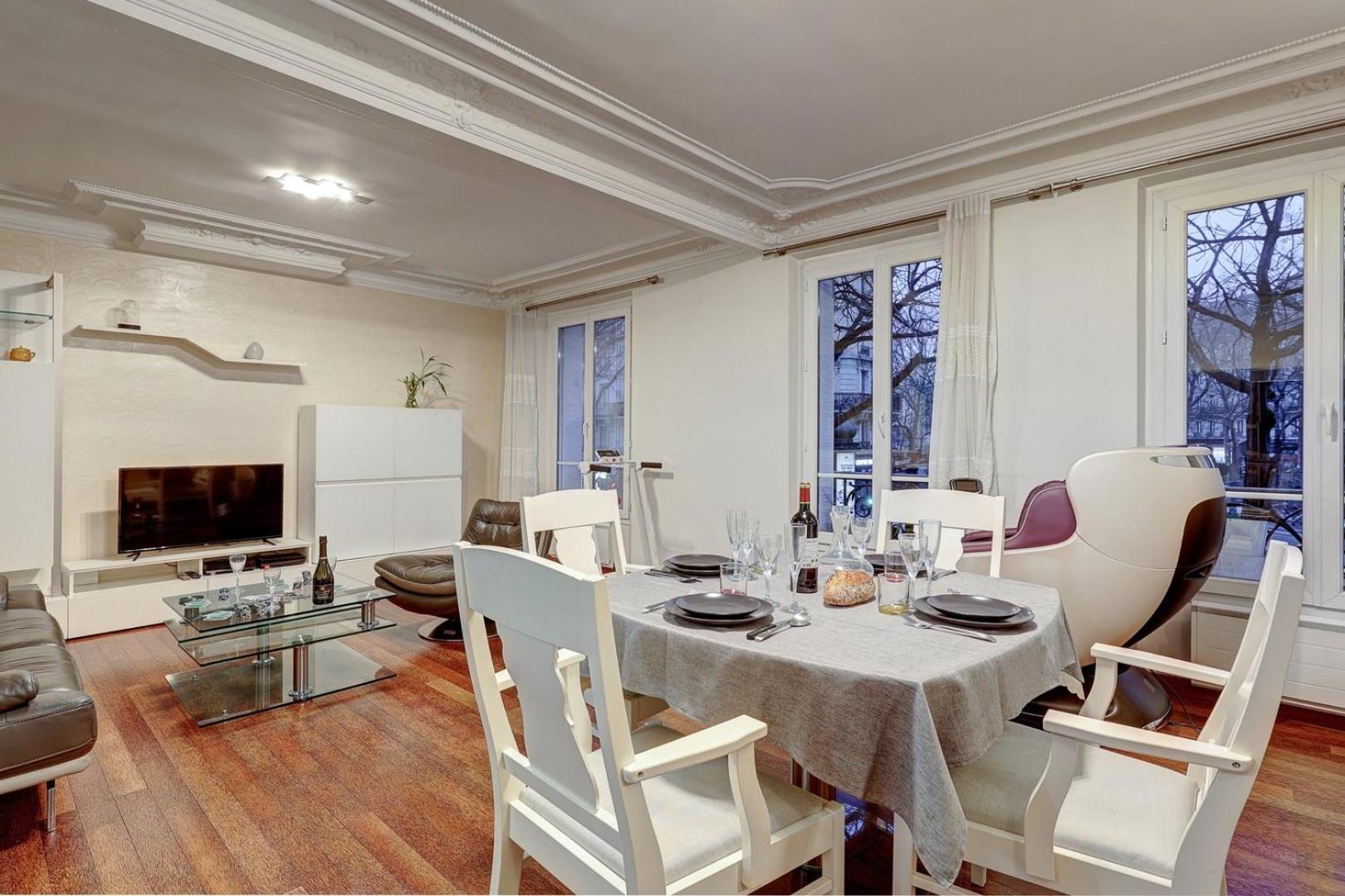 673 Richard - Superb In Apartment *