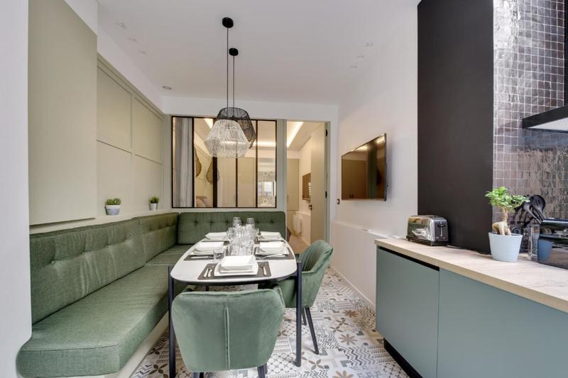 166 Roza - Superb In Paris. *
