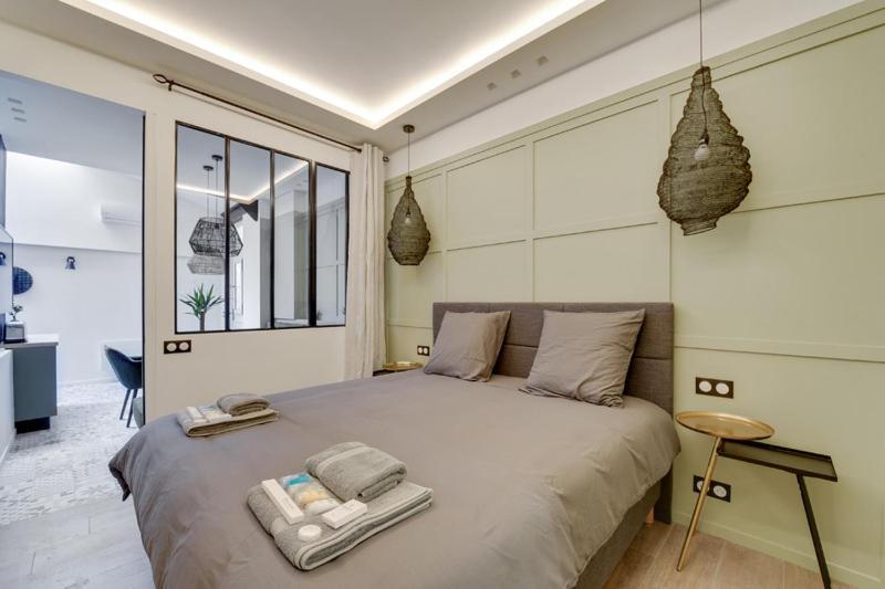 166 Roza - Superb In Paris. * Paris