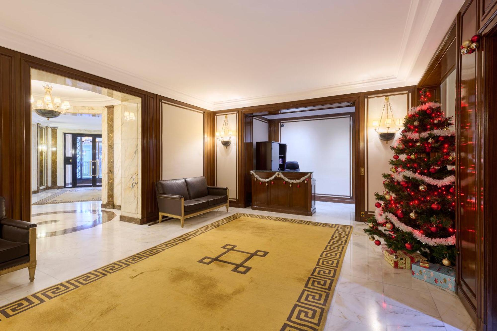 Appartement Av George V / Tour Eiffel Paris