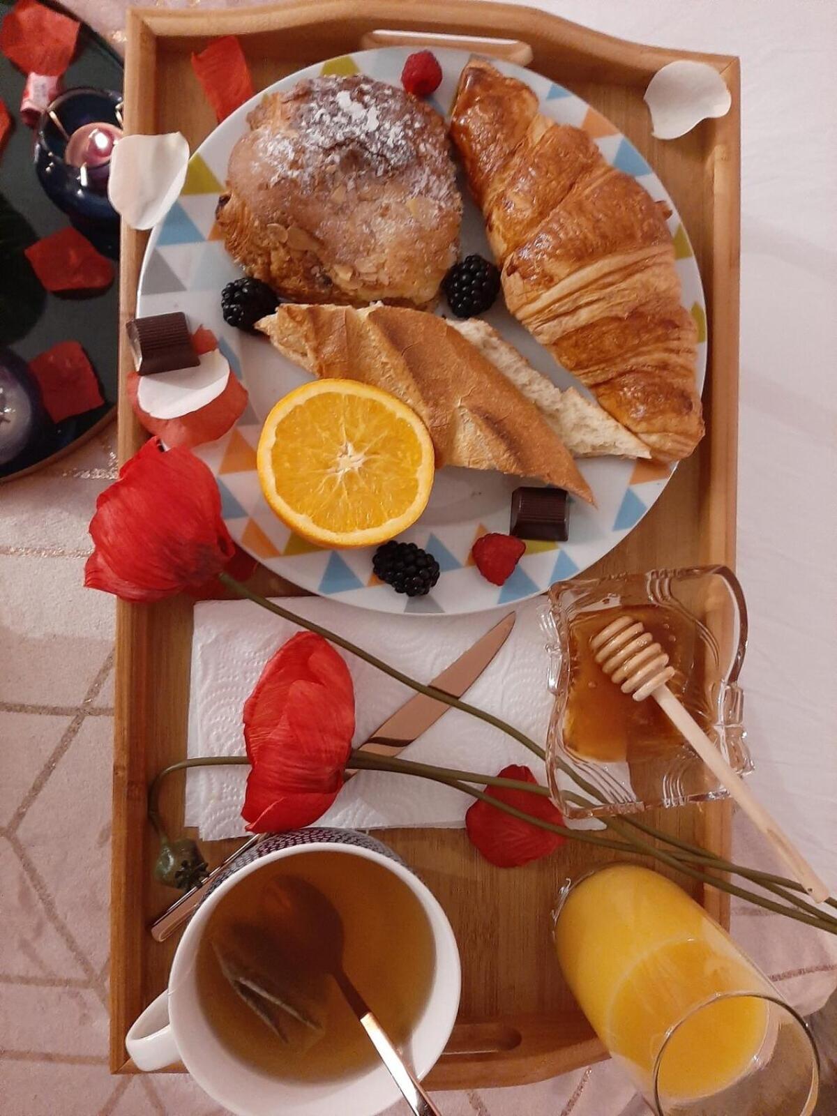 Luxury Republique Apartment Paris