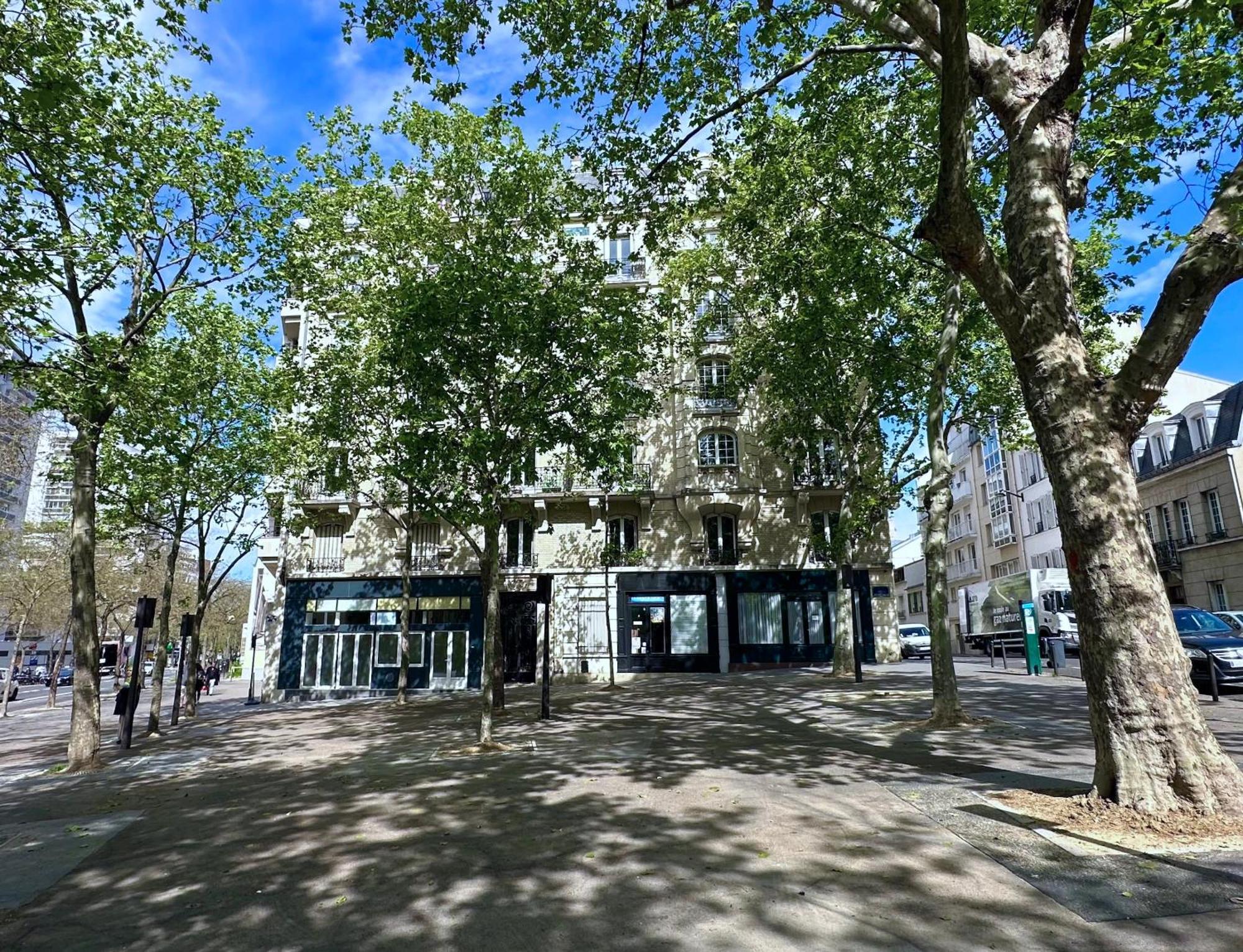 Peaceful In * Paris