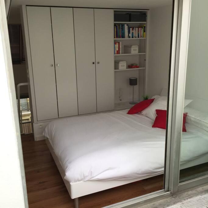 Duplex Pres Des Champs-elysees Apartment Paris