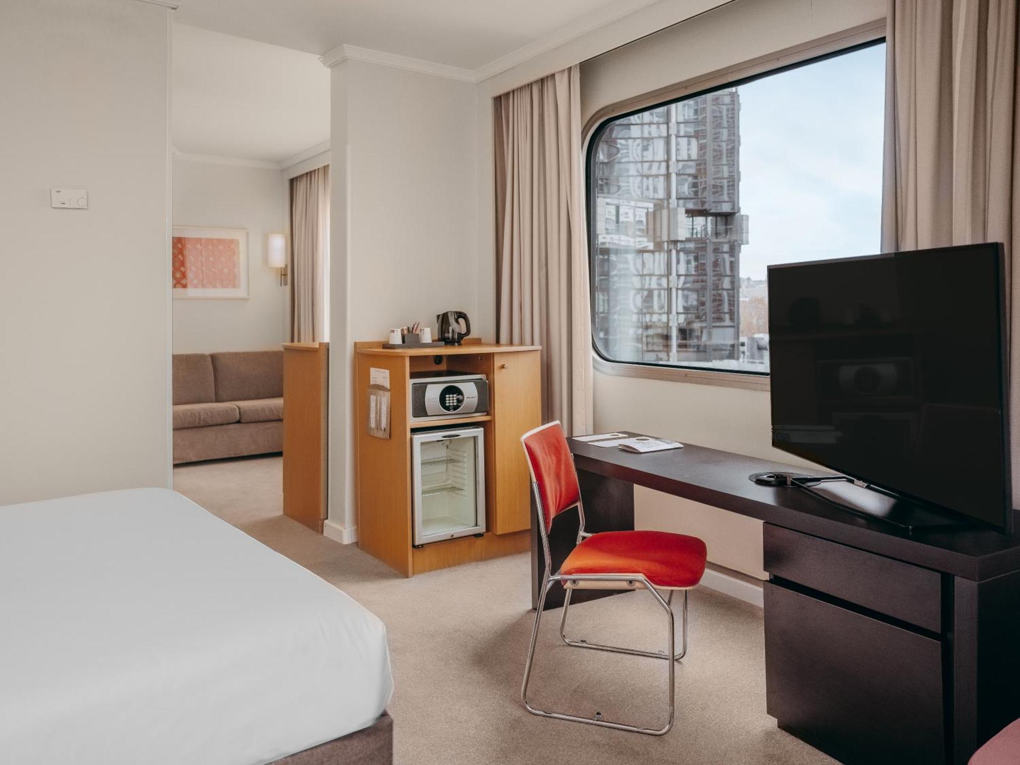 Novotel Centre Tour Eiffel Hotel 4*