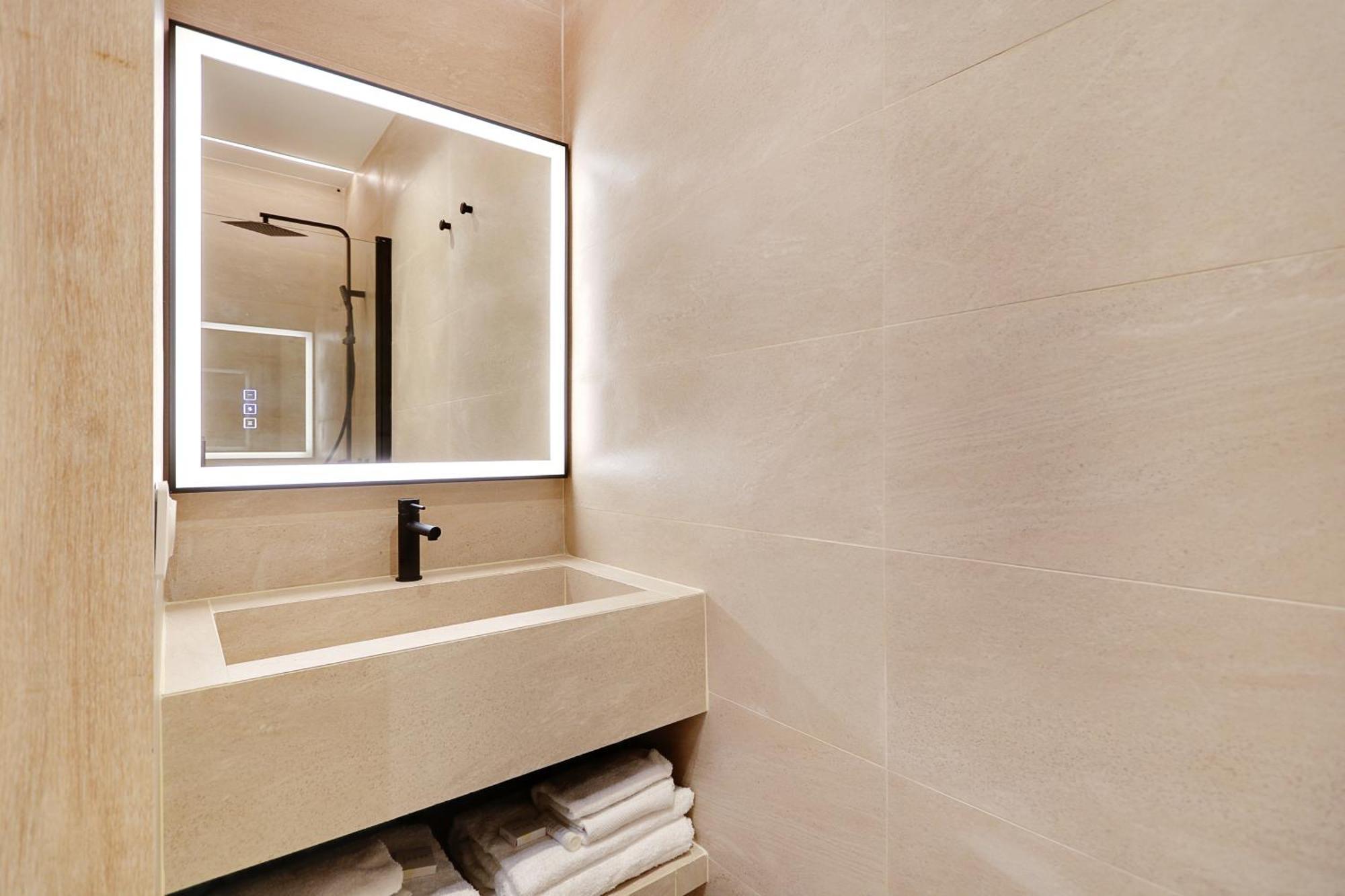 Off Majesti Upper Marais Apartment- Rue Du Faubourg Saint-martin Apartment *