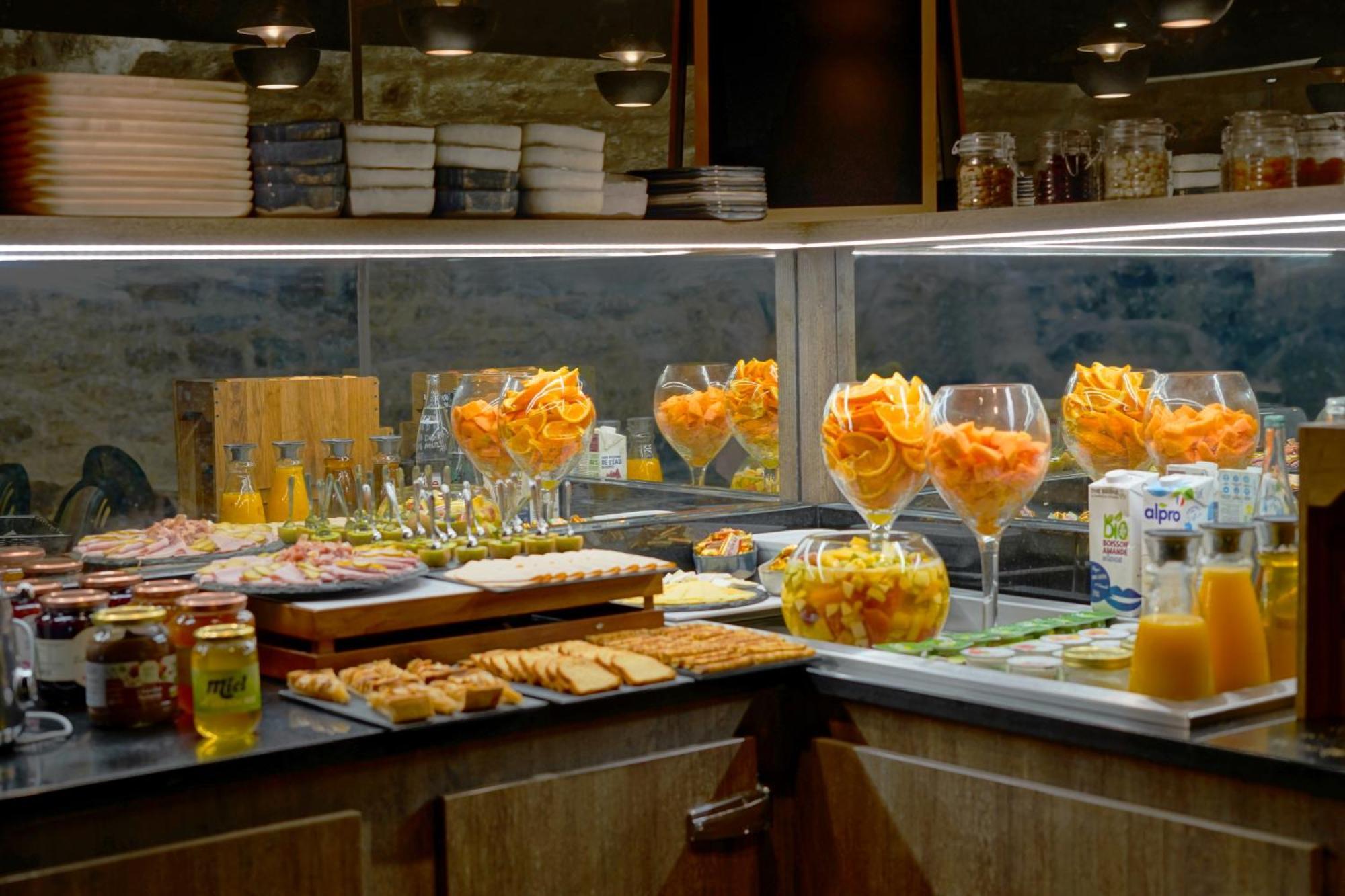 Hotel Western Le Montmartre - Saint Pierre 3*