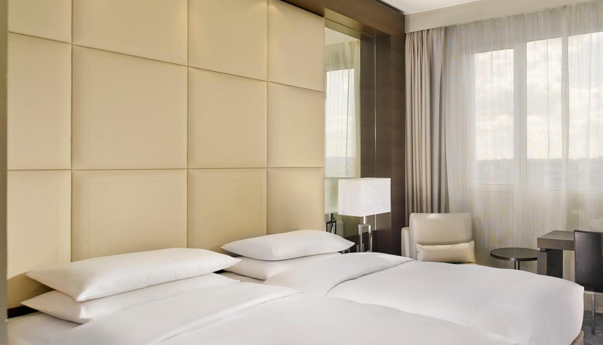 Hyatt Regency Etoile Paris