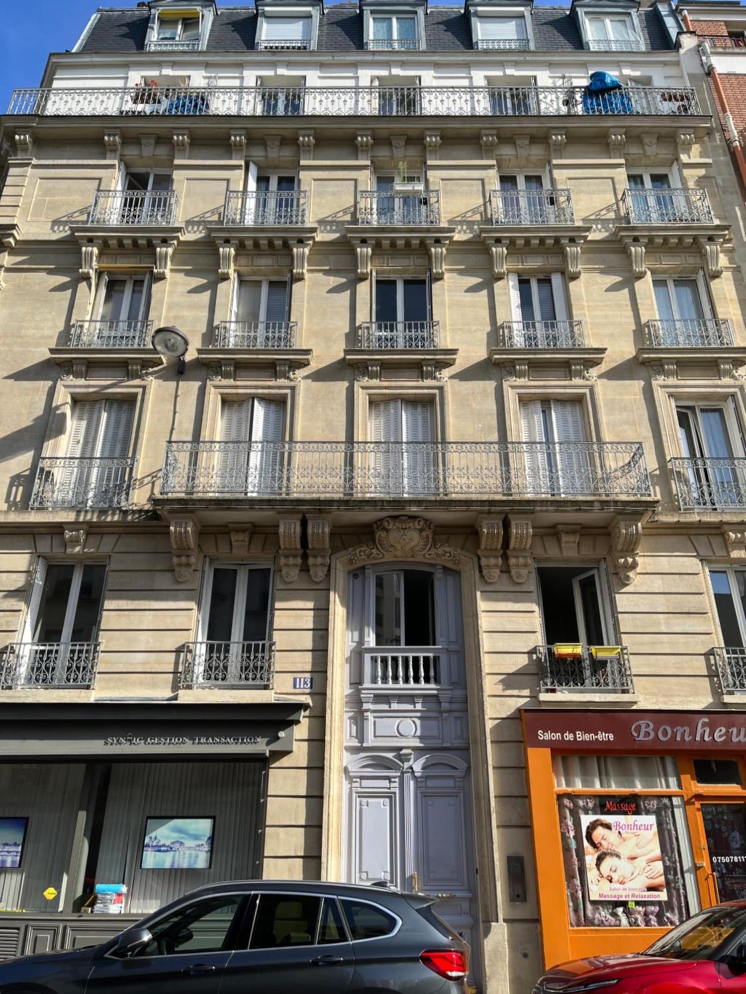 Beautiful With Balcony Apartment *