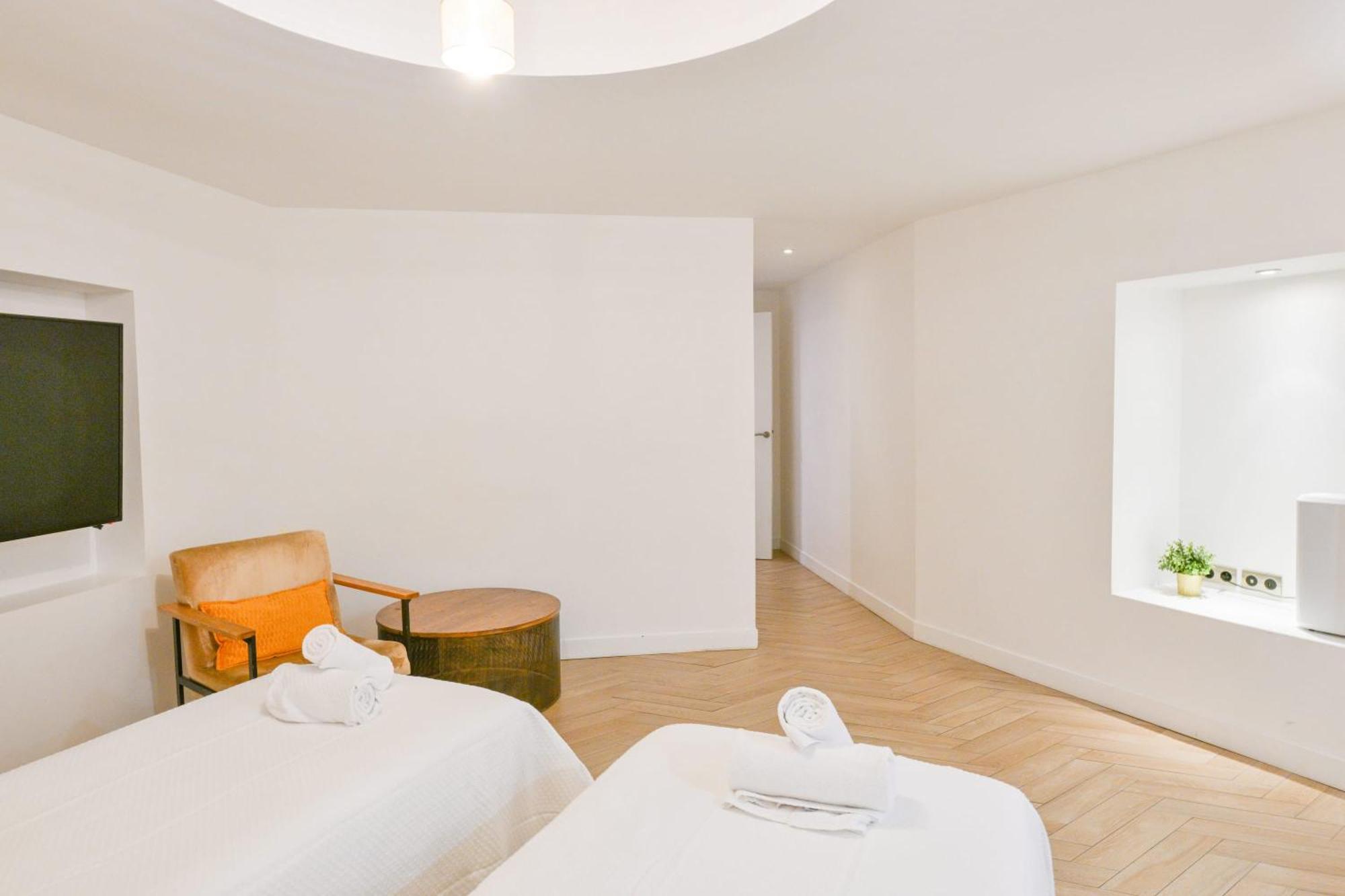 Sacre-coeur Modern 4bd With Sauna For 10 Guests! Apartment