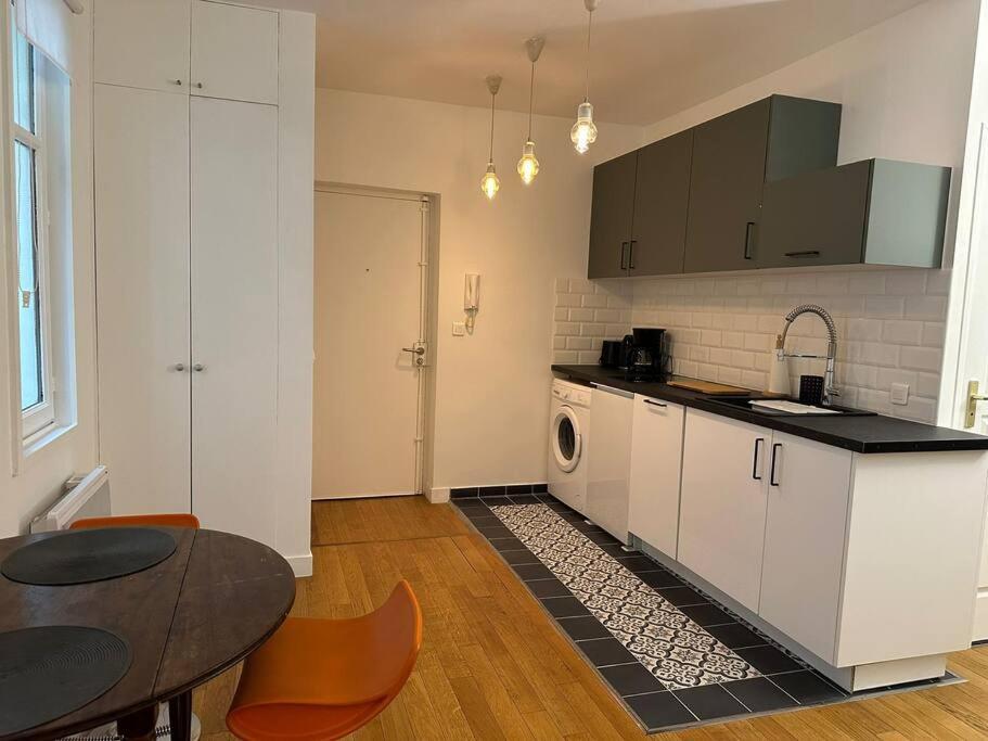 Apartment Terraced In Montmartre