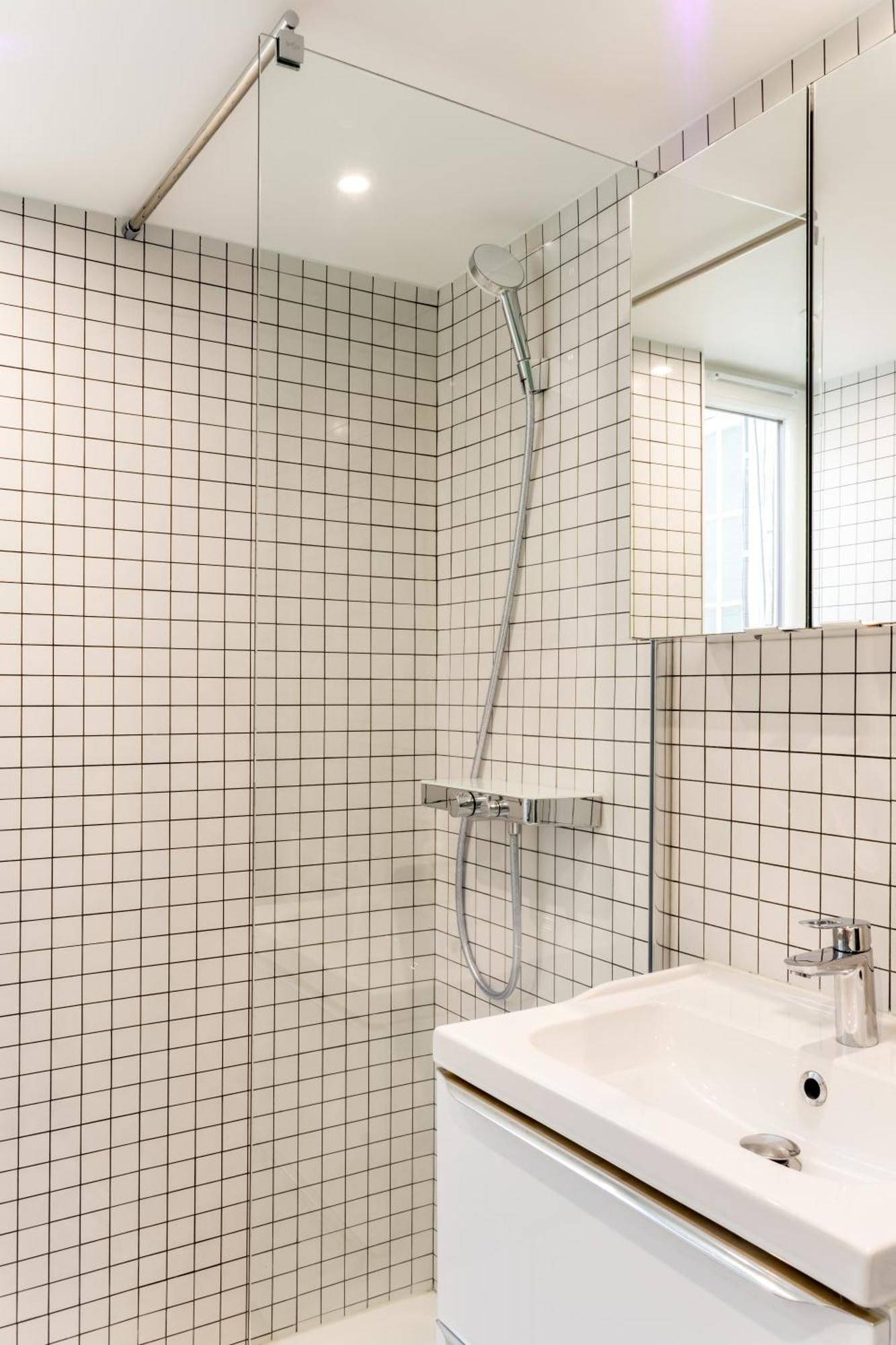 Spacious On The Champs-elysees Apartment