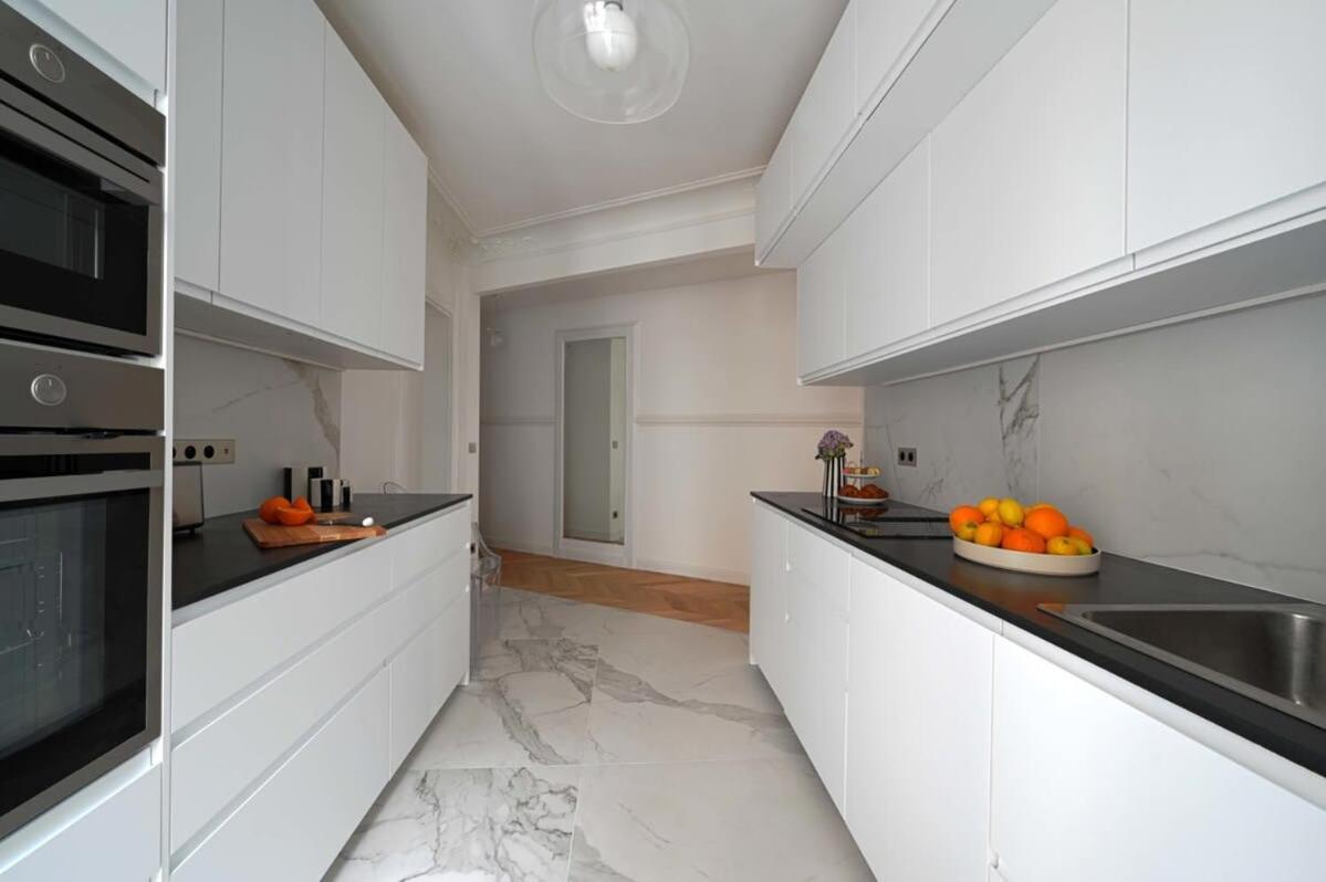 Large Luxury Flat Next To Champs Elysee Appartement Paris