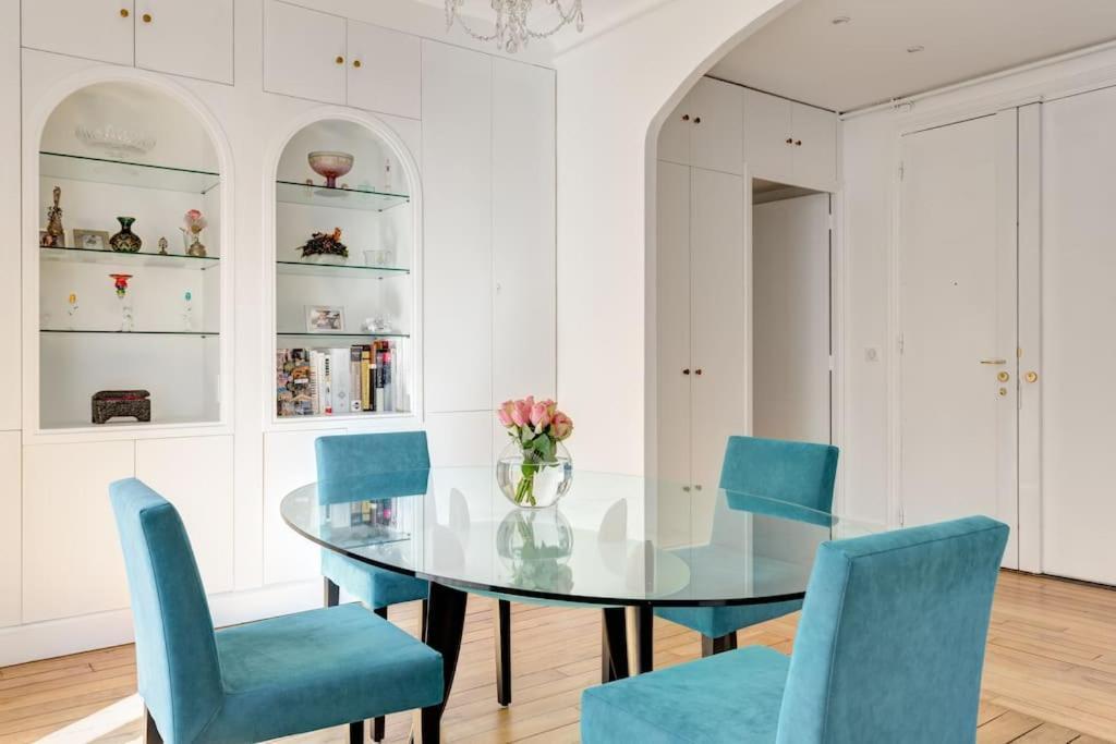 Elegant 4-room Near Arc De Triomphe And Palais Des Congres Apartment