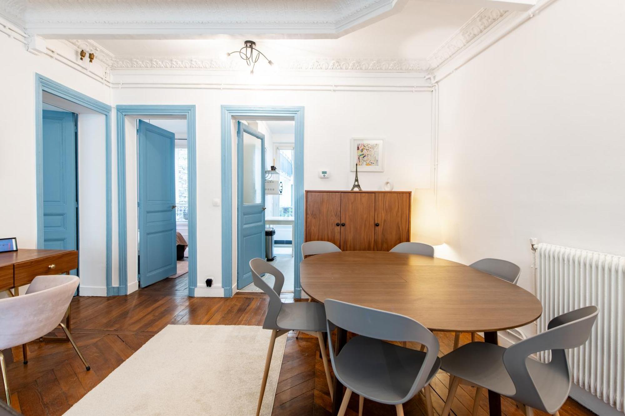 Stylish 2-bedroom Near The Famous Moulin Rouge Apartment