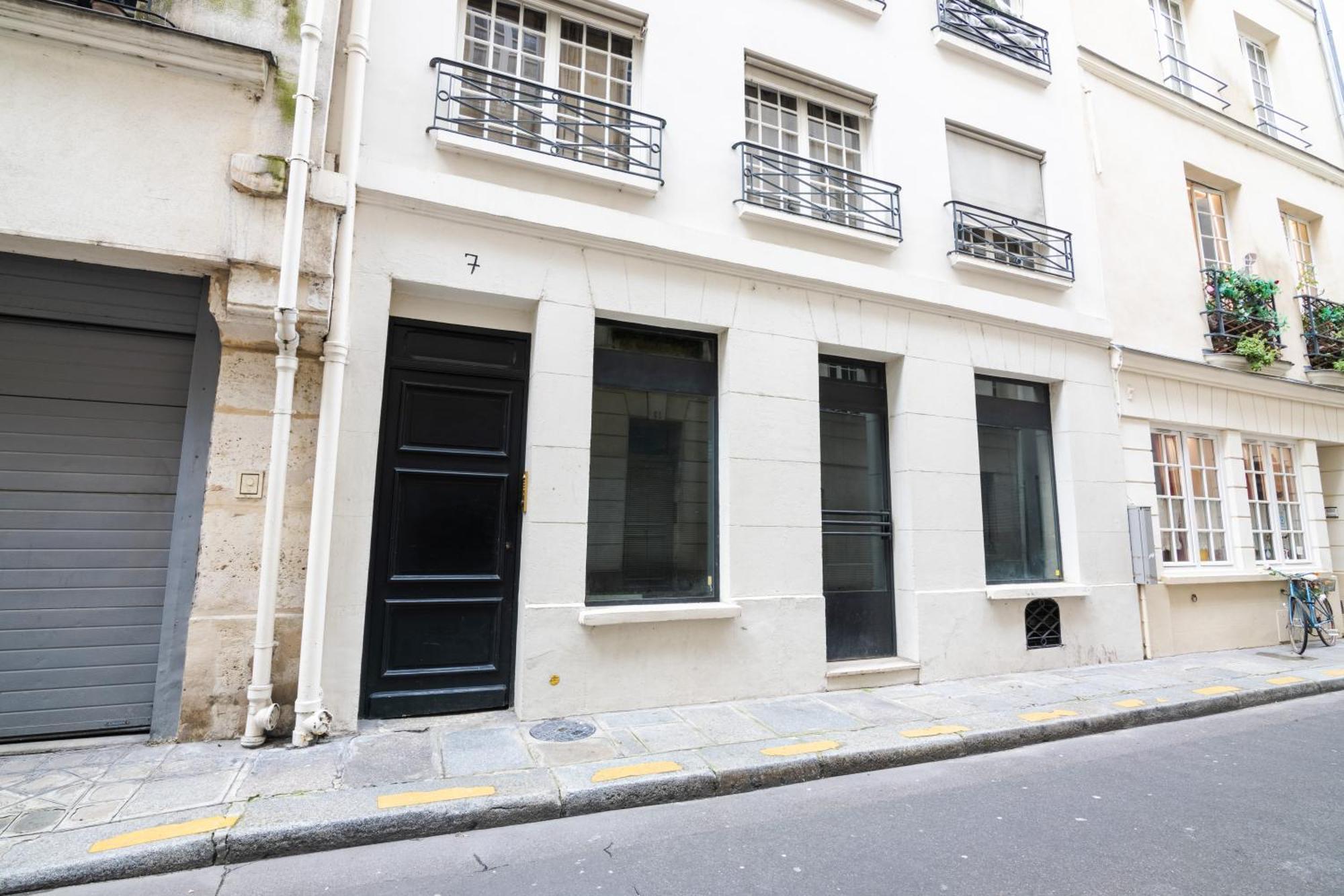 Apartment Au Coeur De Ile Saint-louis Free Netflix Paris
