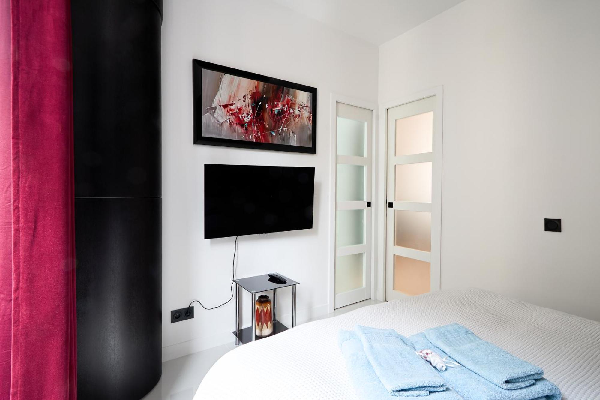 Champs-Elysees Executive Apartment