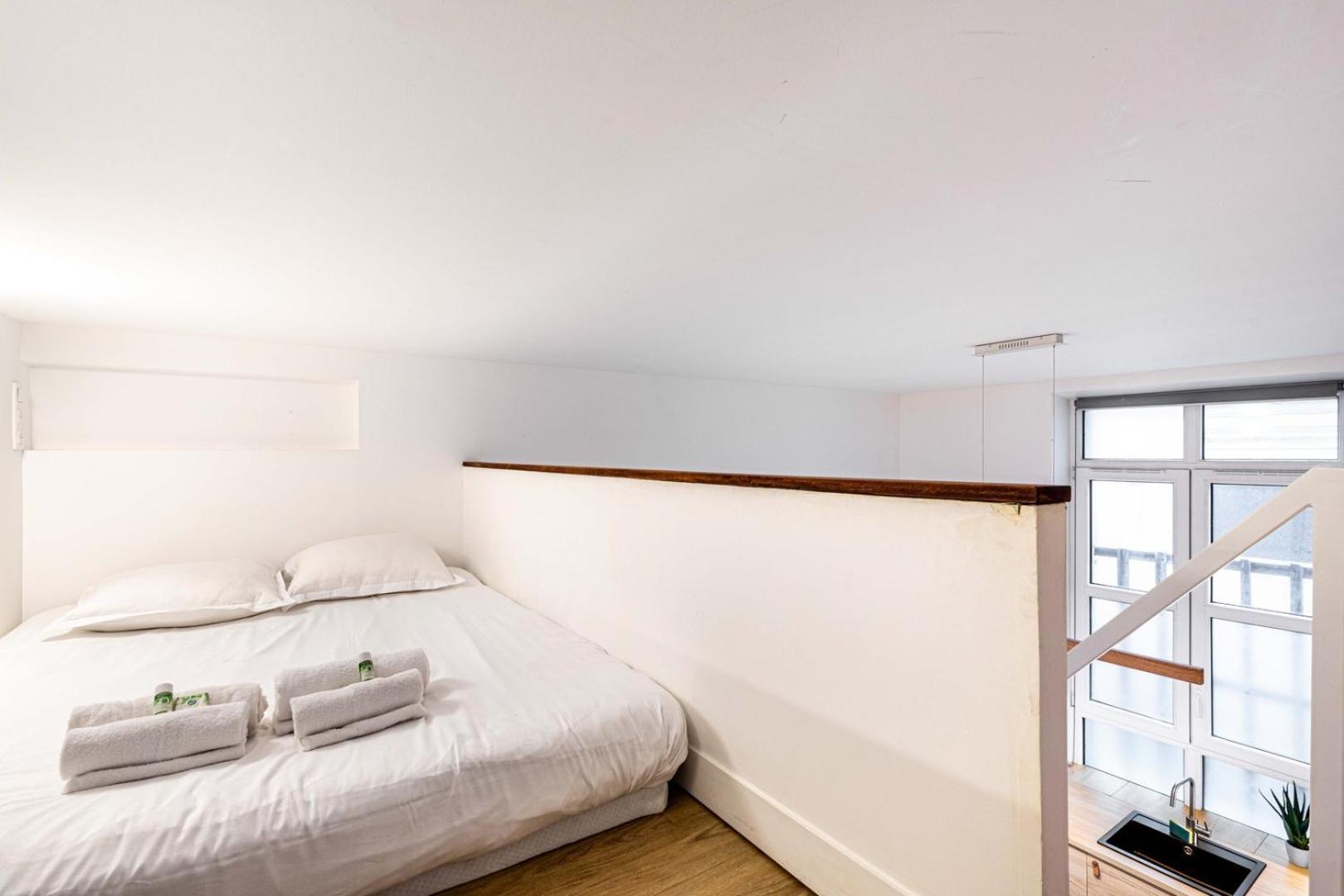 Disponible - - Equipped Souplex - From 1 To 6 Guests Apartment Paris