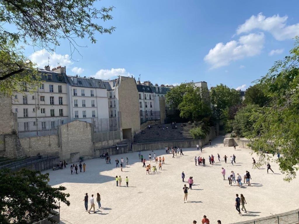 Quartier Emily In Notre Dame Paris