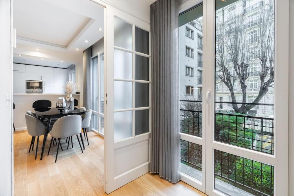 A French Chic In Victor Hugo Appartement Paris