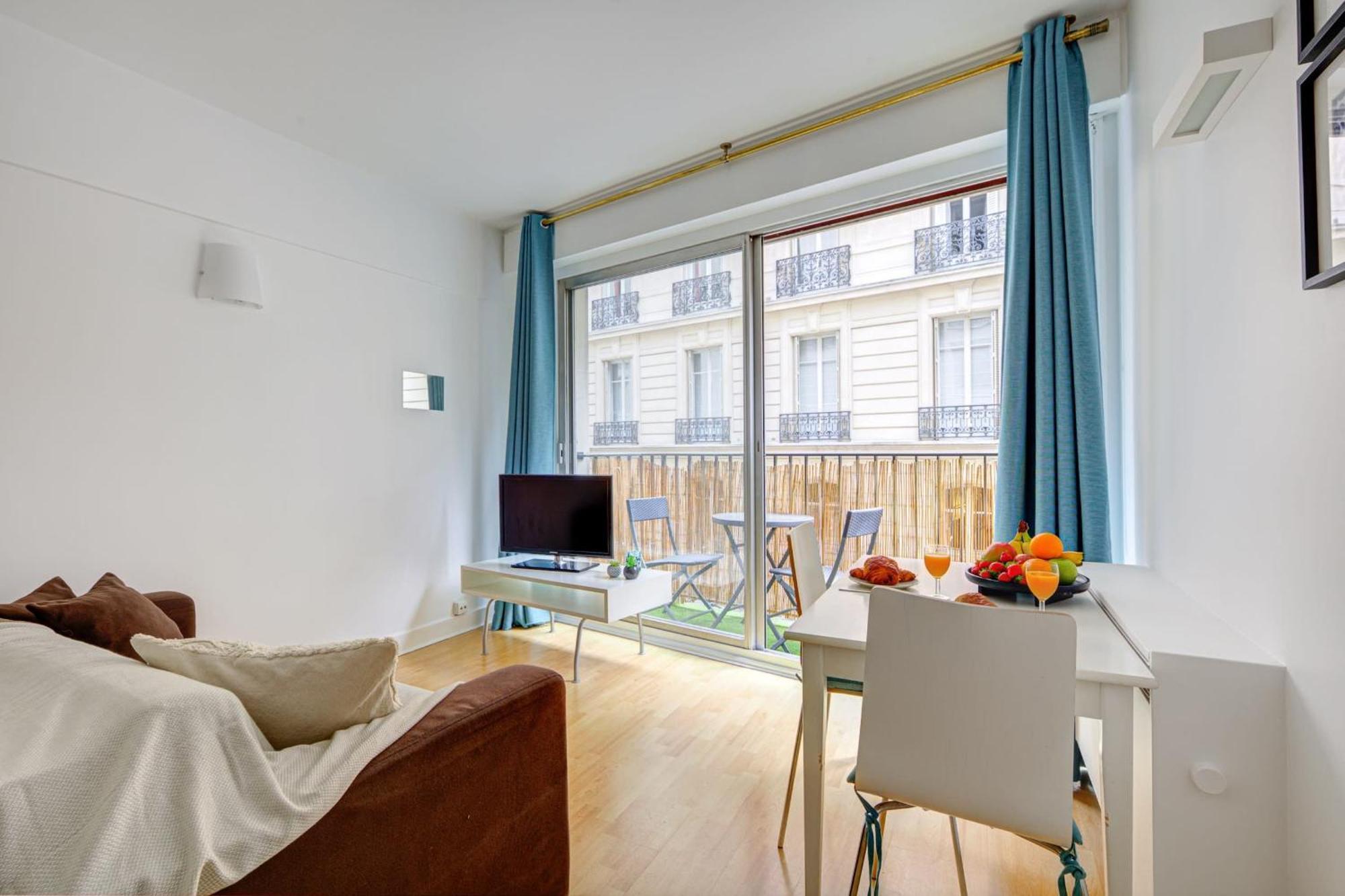 St Germain & Le Bon Marche With Balcony - Cityapartmentstay Appartement *
