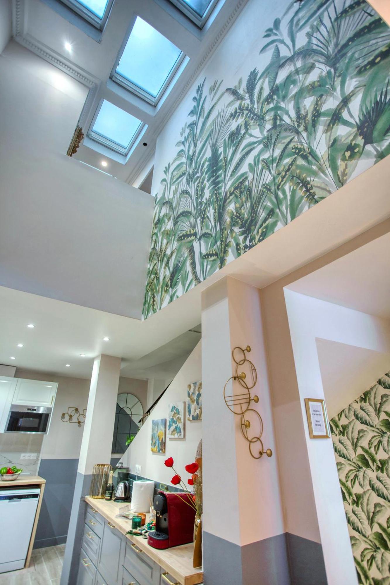 Elegant Triplex In - Ideal For 10 - Aircon Apartment *