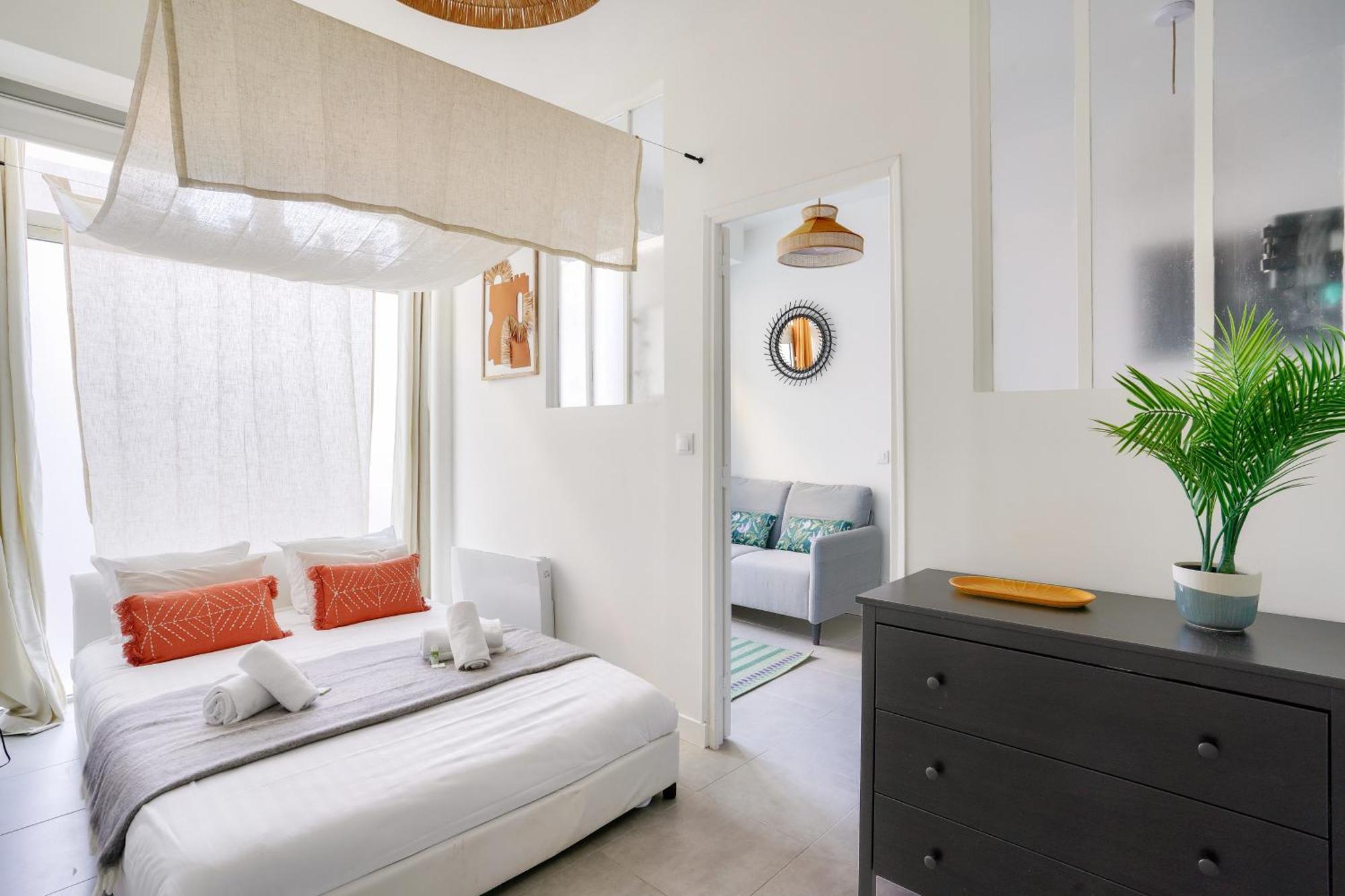 Beautiful In The 15 District Apartment