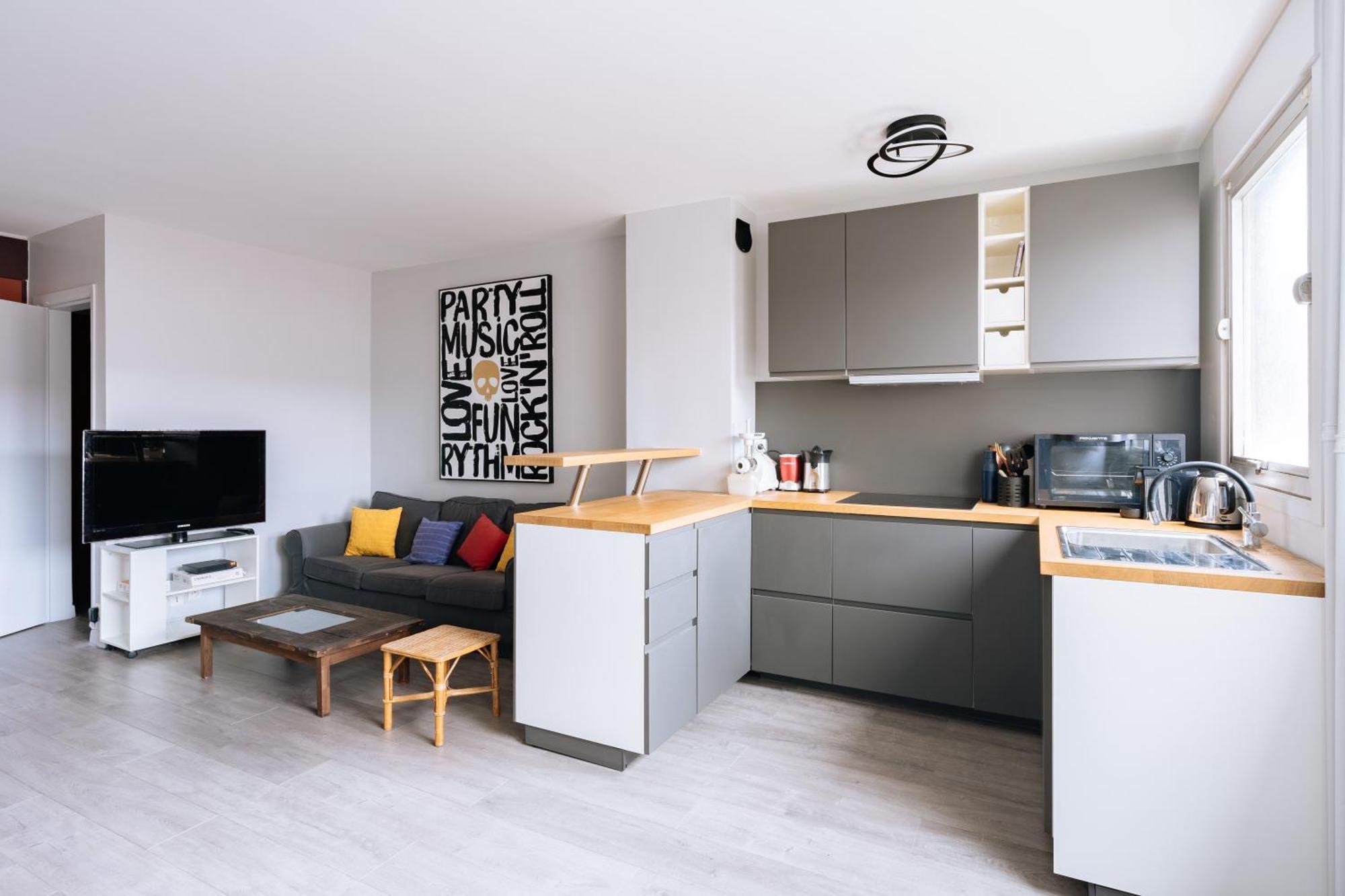 Exuberant 1bd Near Canal Saint-martin! *