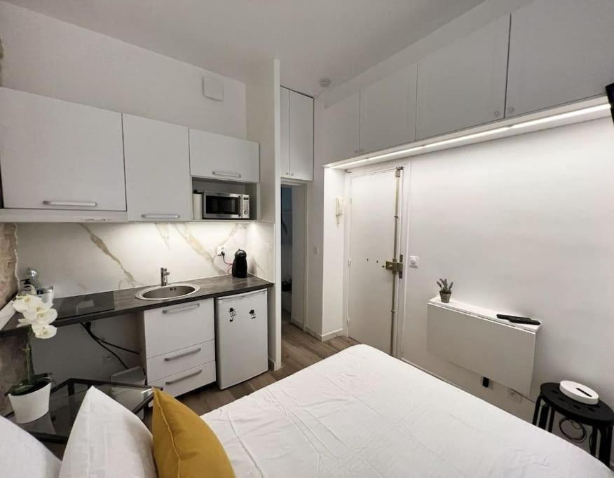 Cozy In Saint Germain Des Pres Apartment