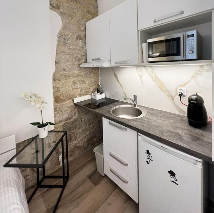 Cozy In Saint Germain Des Pres Apartment