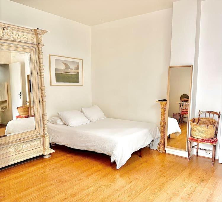 Charming In A Courtyard In Appartement *