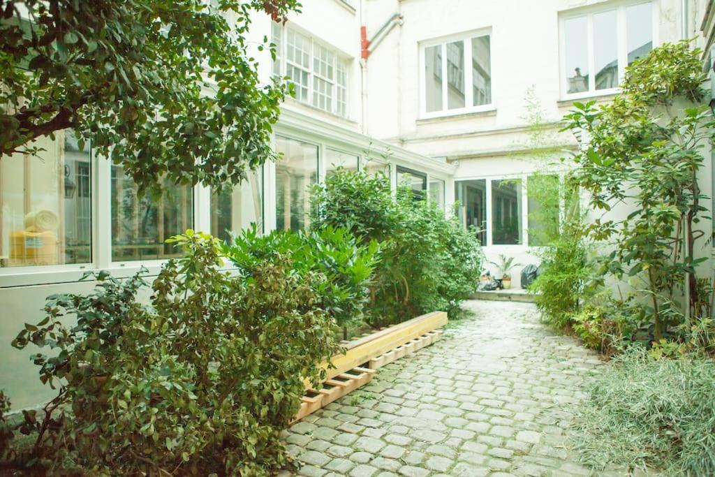 Appartement Charming In A Courtyard In Paris