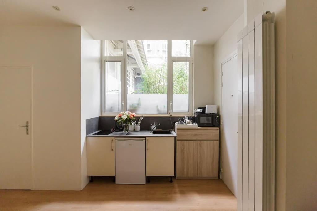 Charming In A Courtyard In Appartement *