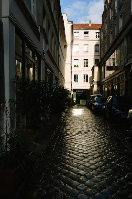 Charming In A Courtyard In Appartement