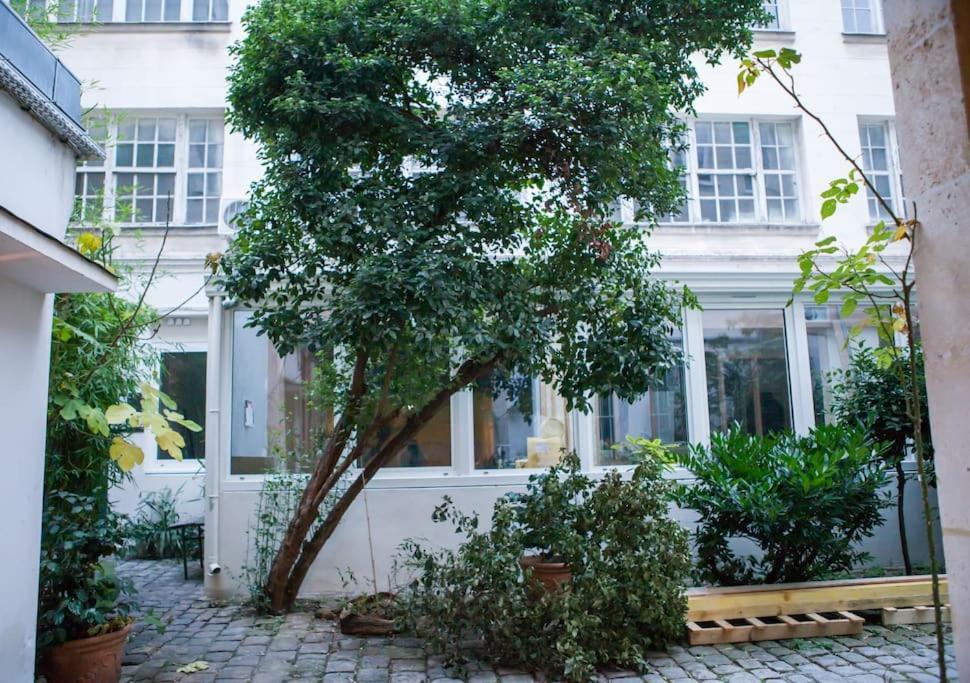 Charming In A Courtyard In Appartement *