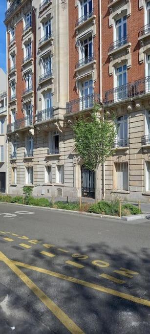 Grande Privee Sur Jardin Arbore Paris