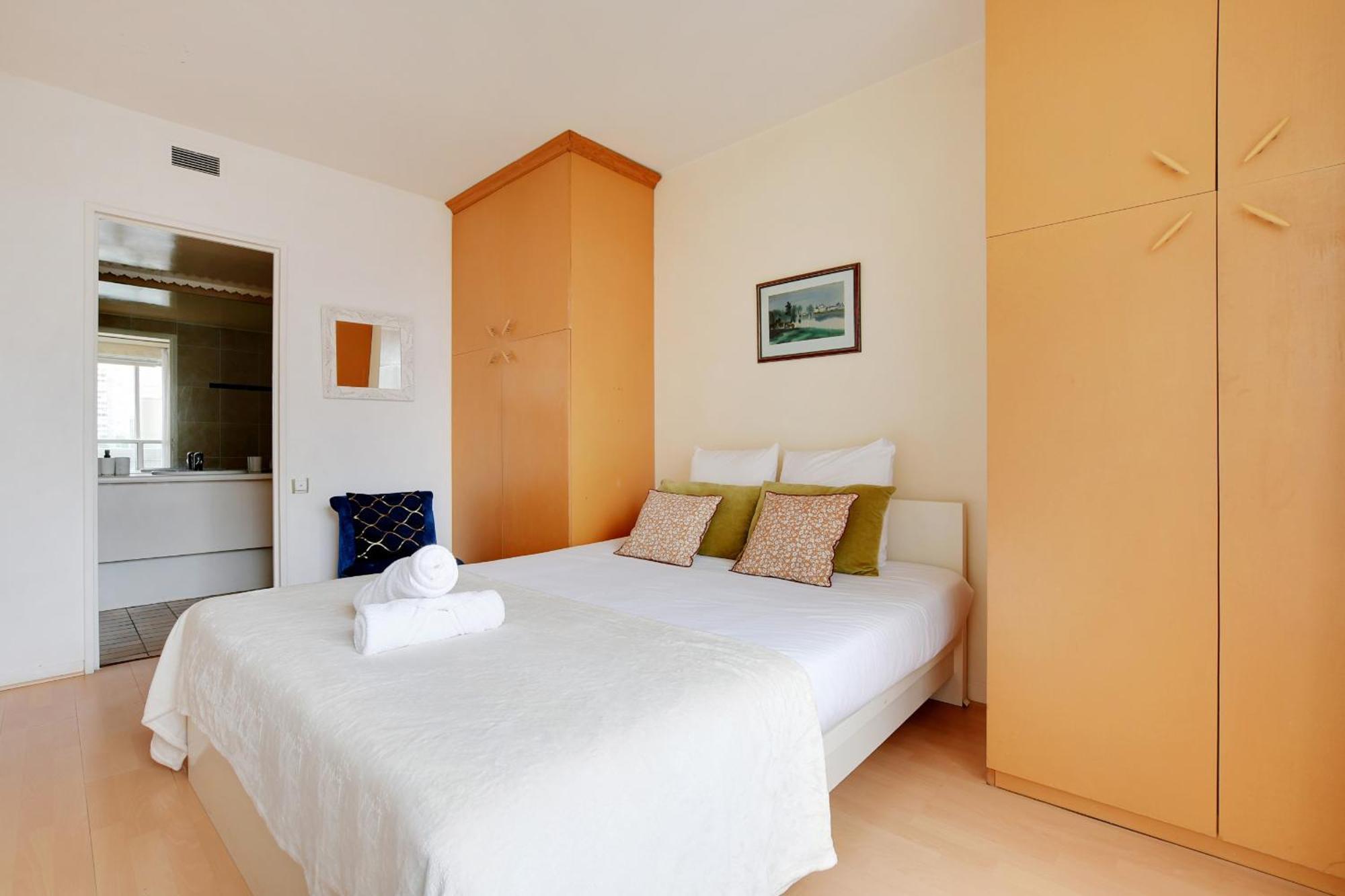 Family Seine & Spacious Flat 8min Walk To Eiffeltower Ac Apartment