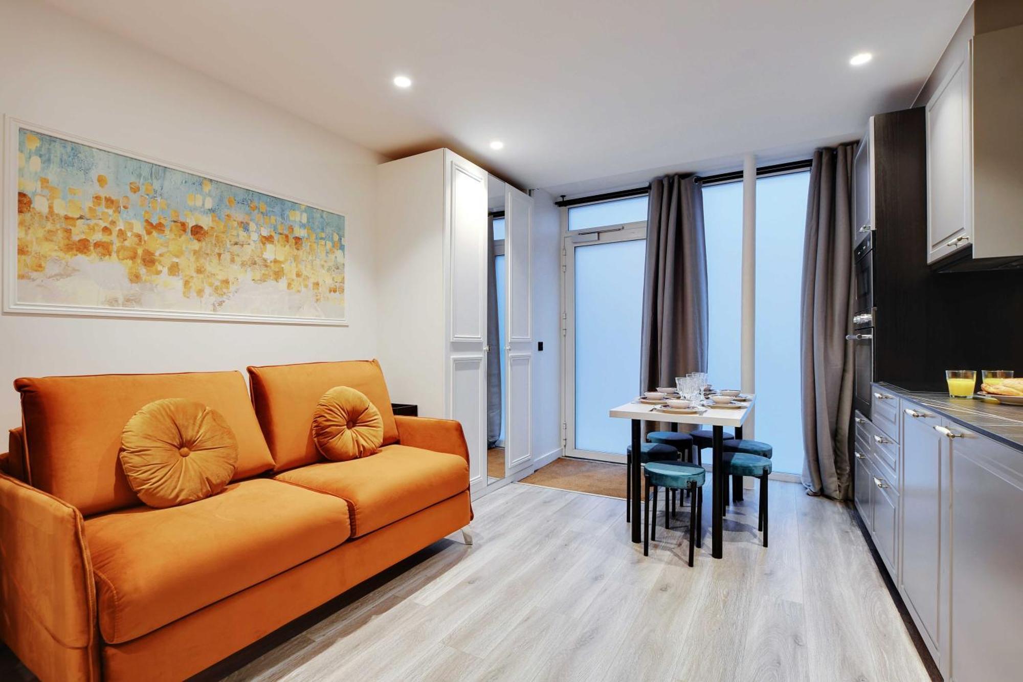 Modern - 2br-6p - Marais Paris
