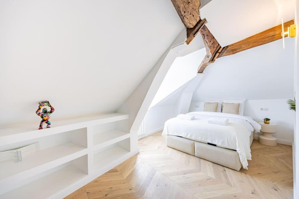 Appartement 3 Bedrooms Sacree Coeur Place Du Tertre Montmartre Paris