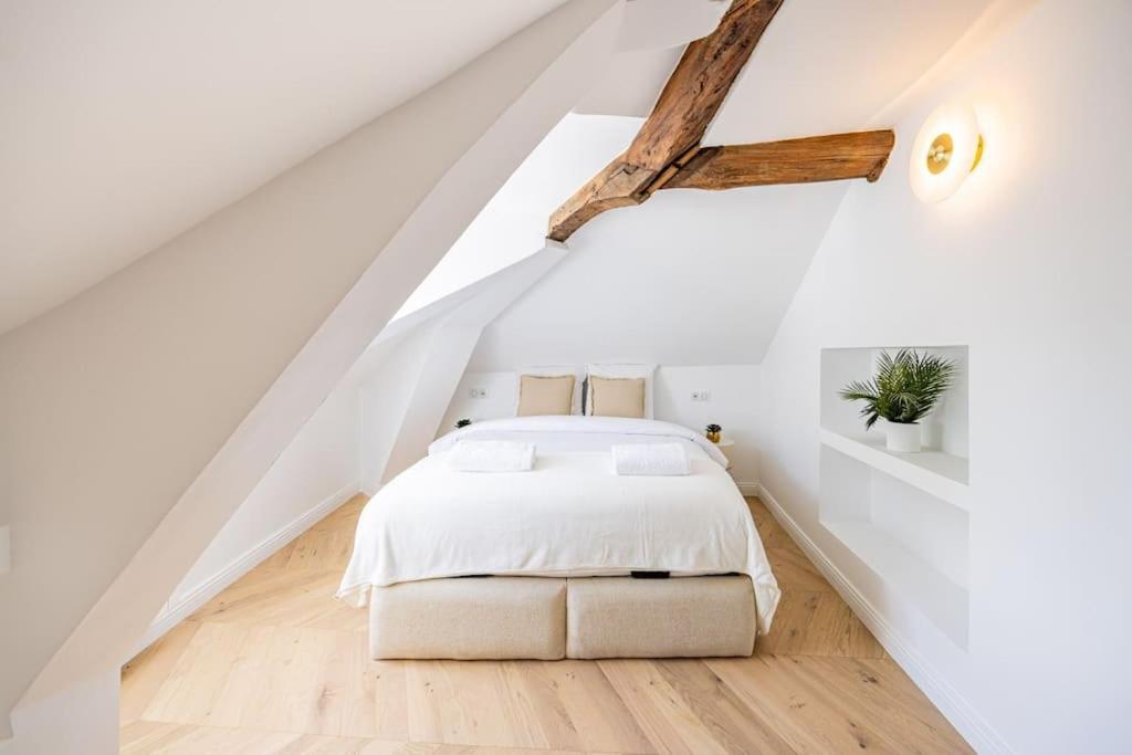 3 Bedrooms Sacree Coeur Place Du Tertre Montmartre Appartement Paris