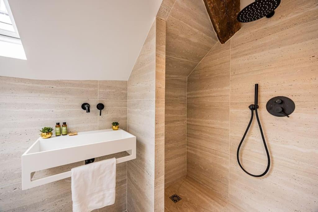 3 Bedrooms Sacree Coeur Place Du Tertre Montmartre Appartement
