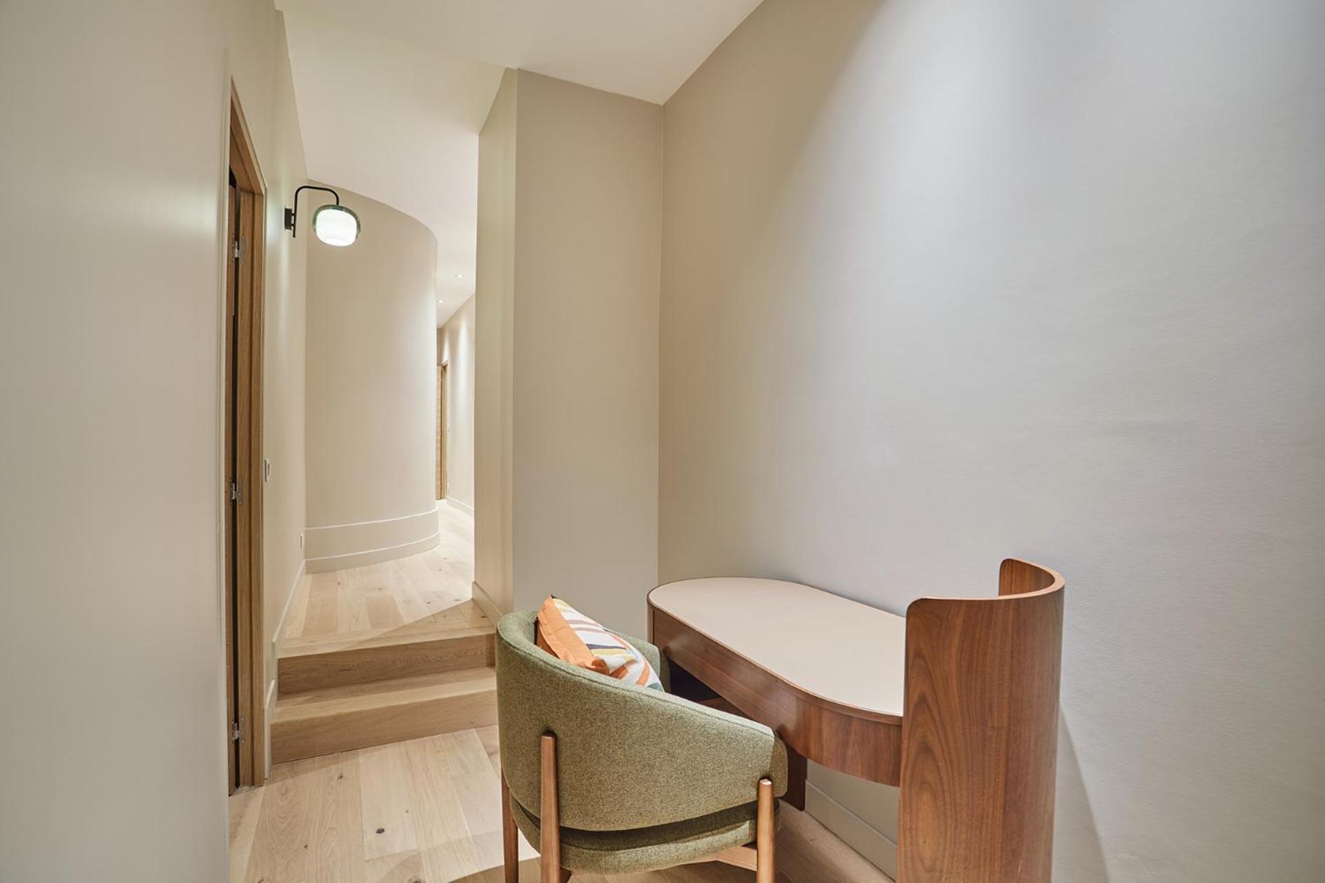 Center Of By Prestige Apartment *