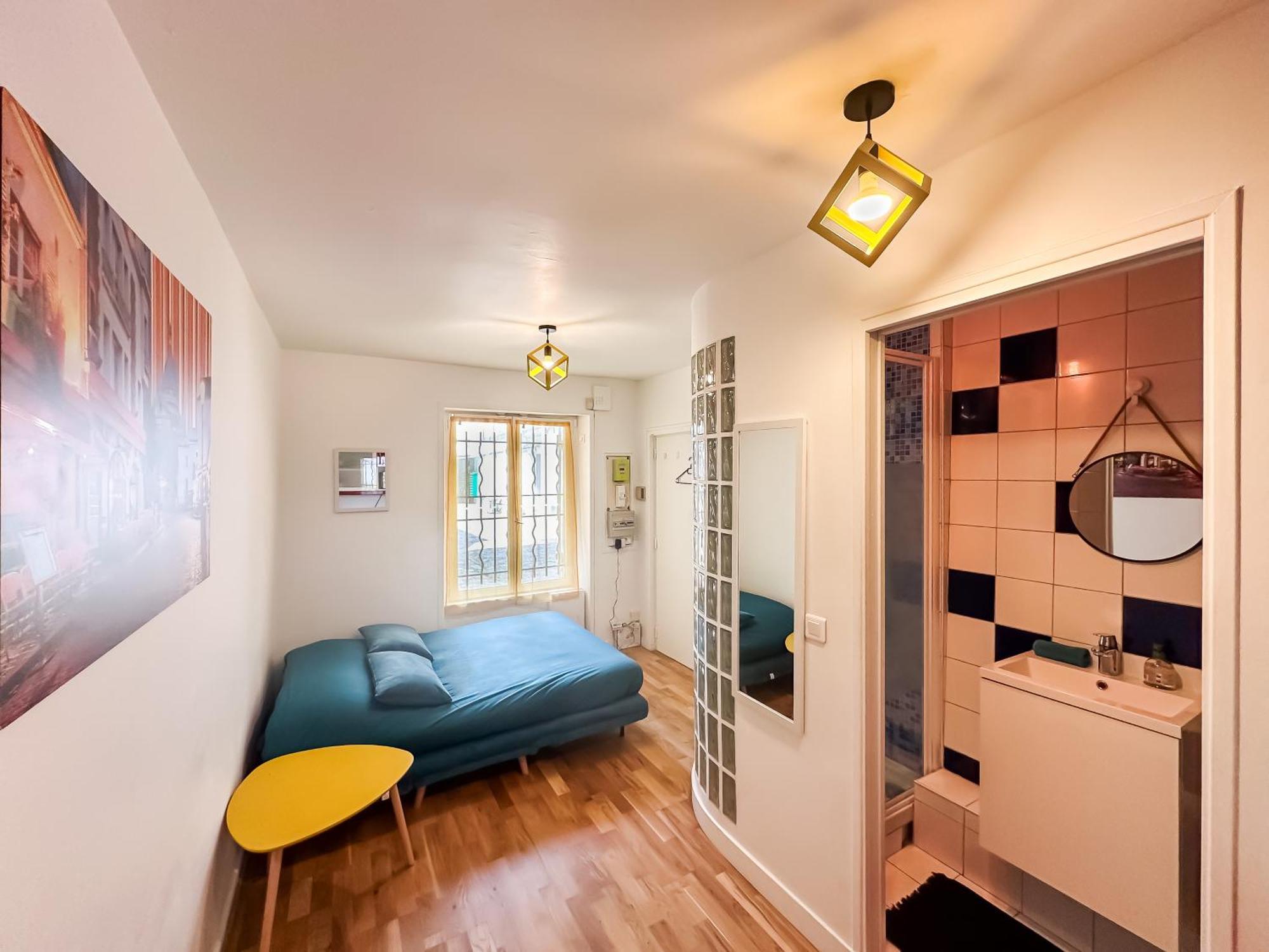 Heart Of Montmartre Cute & Cozy Paris