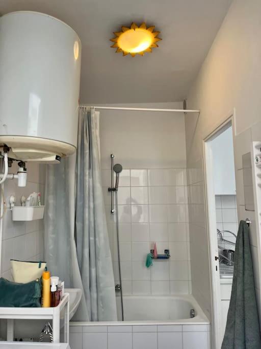 In Montmartre, Paris, Near Sacre-coeur Read Host Profile For Booking Séjour chez l'habitant