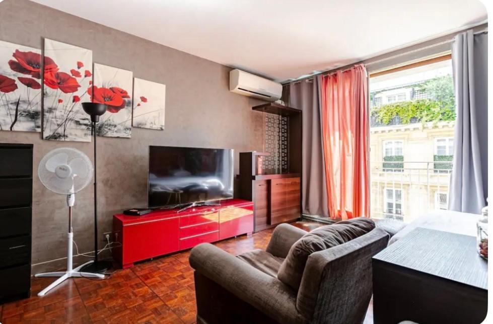 Elysees Apartment