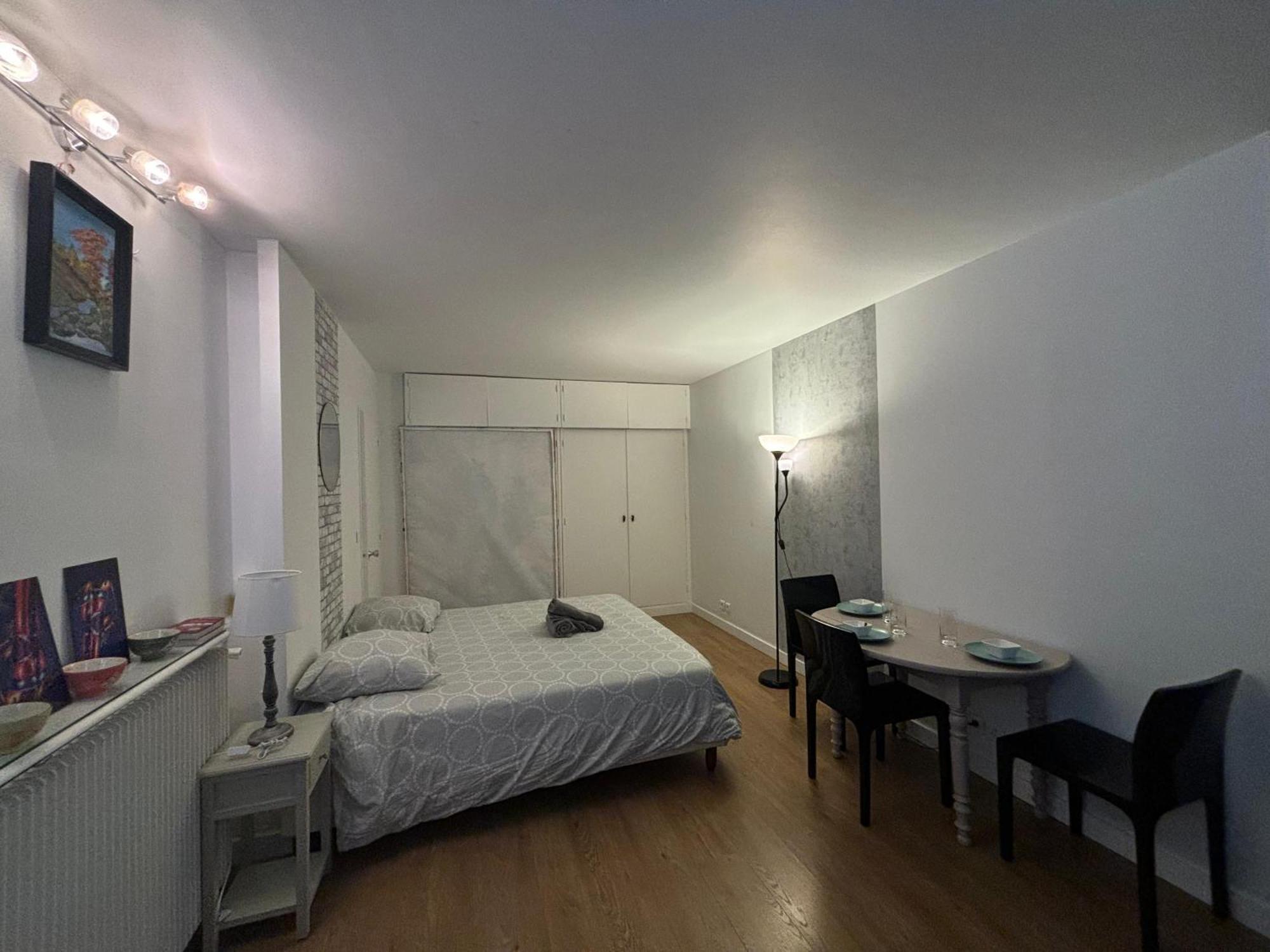 Des Champs Elysees Appartement *
