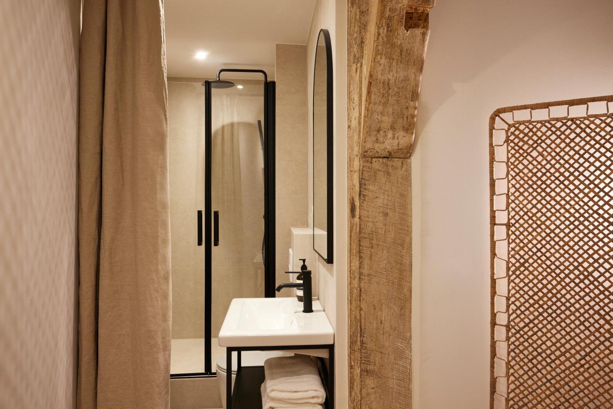 Stylish 2br & 2ba With Private Terrace Apartment