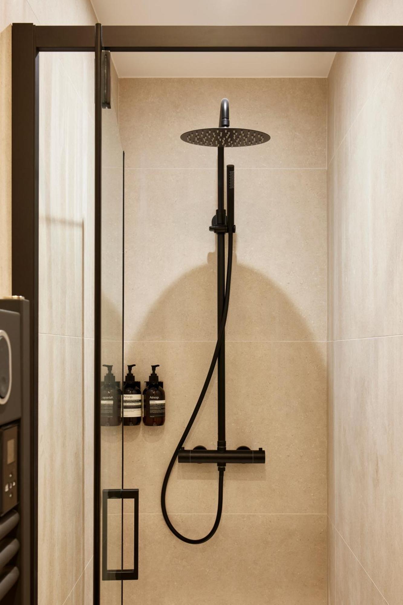 Stylish 2br & 2ba With Private Terrace *